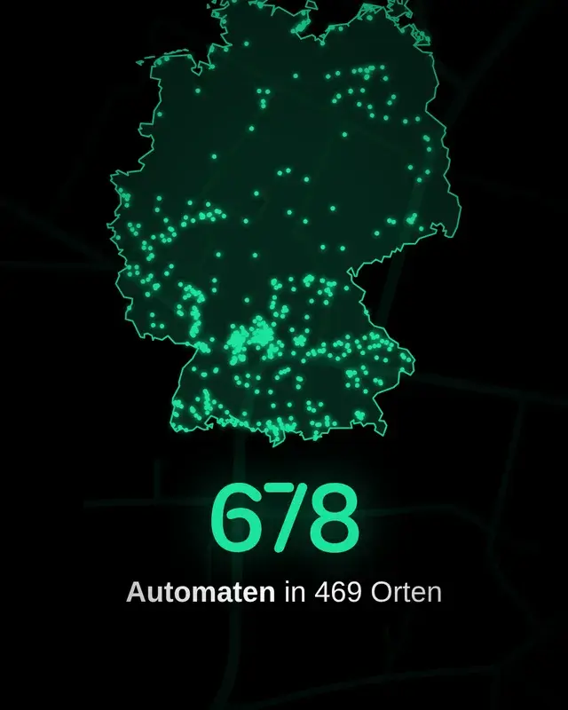 Reel-Cover: Deutschlandkarte mit leuchtenden Punkten für jeden erfassten Automaten, darunter die Zahl 678 Automaten in 469 Orten